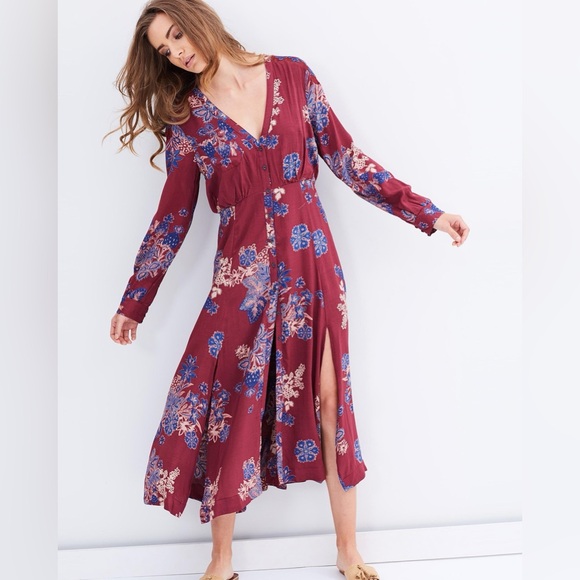 Free People Dresses & Skirts - Free People
Miranda Printed Midi Dress